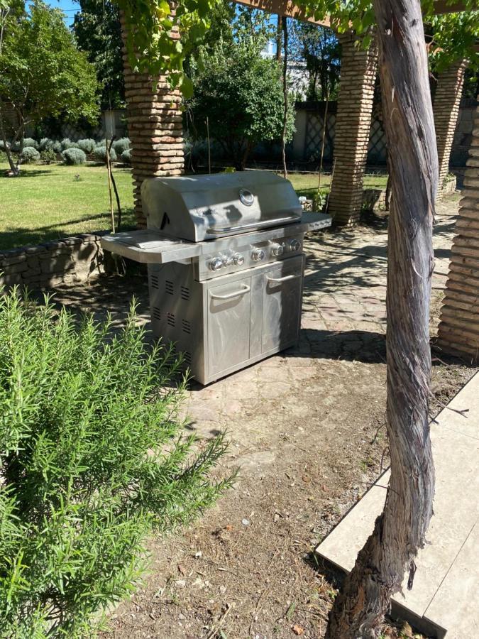 Вилла Rare House With Garden Тбилиси Экстерьер фото